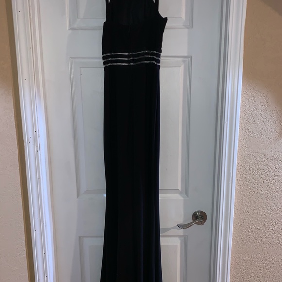 Dress - Picture 3 of 4